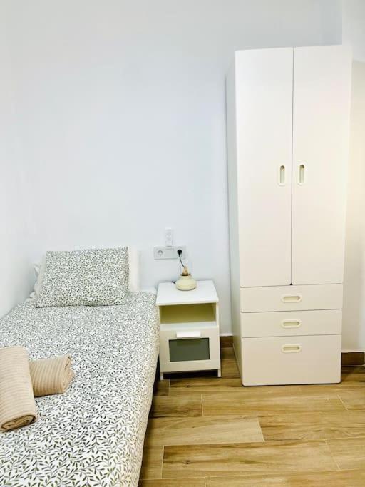 New Spacious And Cozy Apartment - マラガ エクステリア 写真