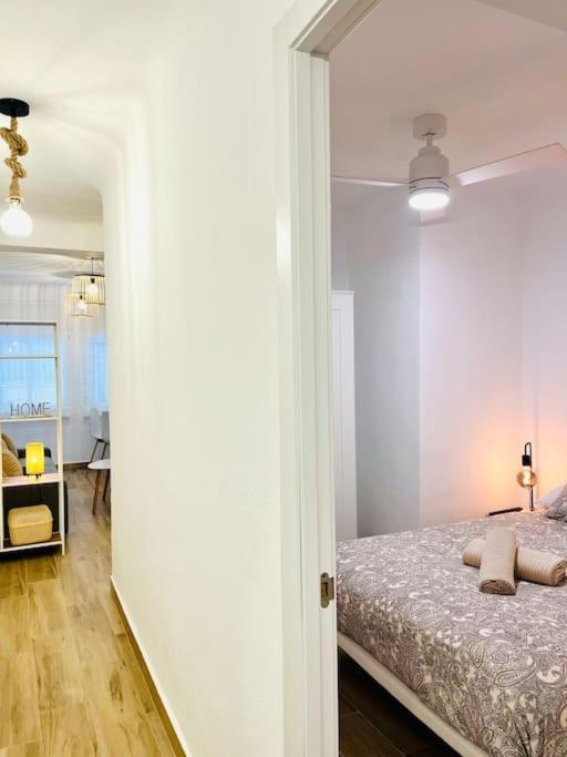 New Spacious And Cozy Apartment - マラガ エクステリア 写真